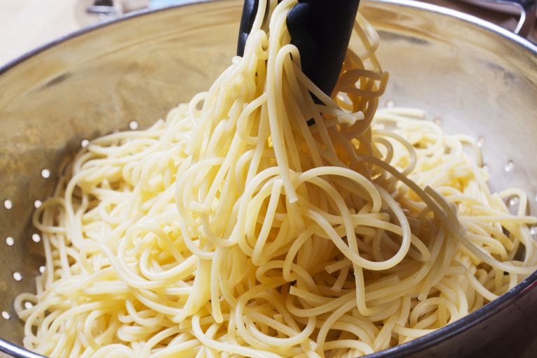 conținut scăzut, Spaghetele sunt, decât pastele, deci este, întregi grâu, multe calorii